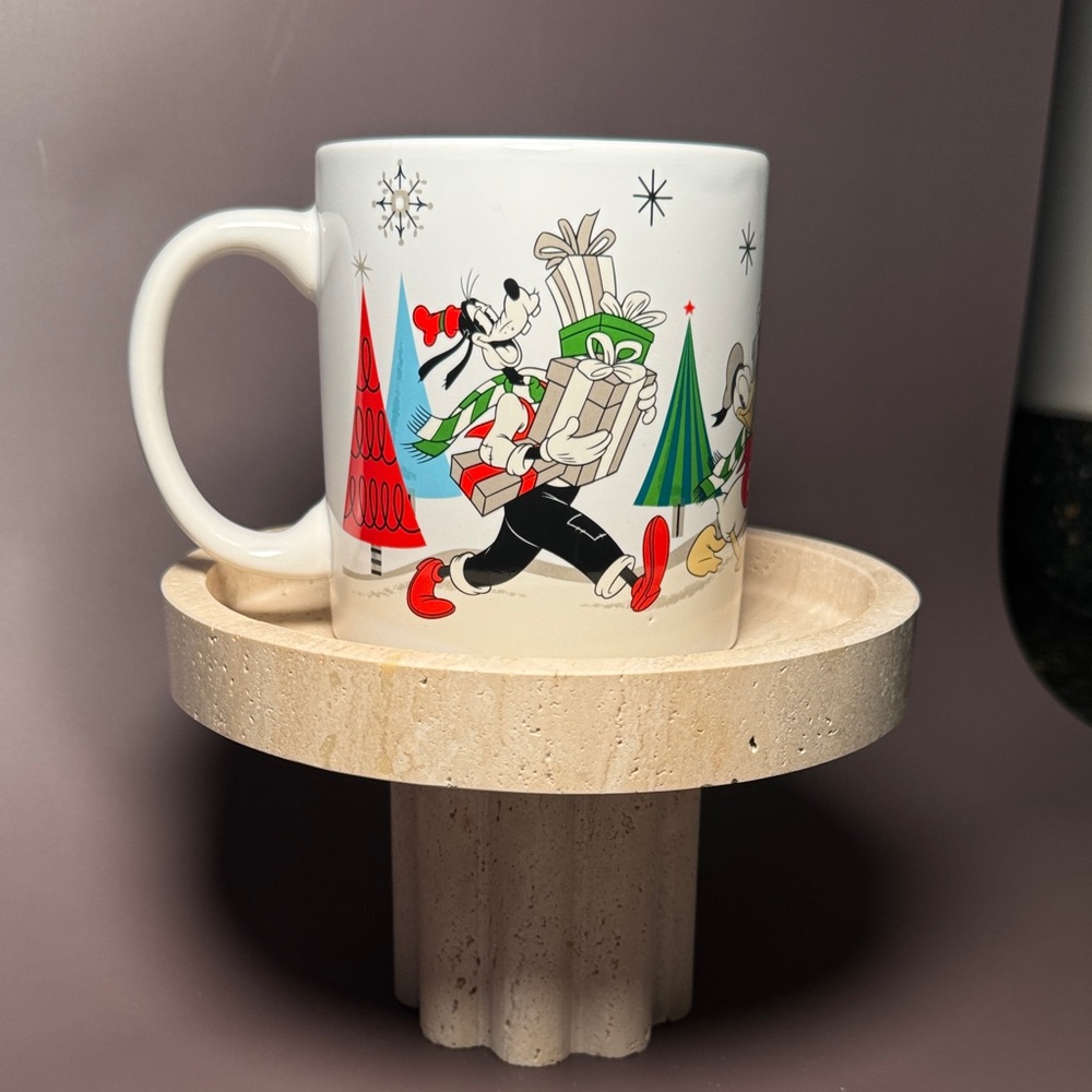 Disney Mickey & Friends Christmas 24oz Large Ceramic Coffee Mug Zrike Brands